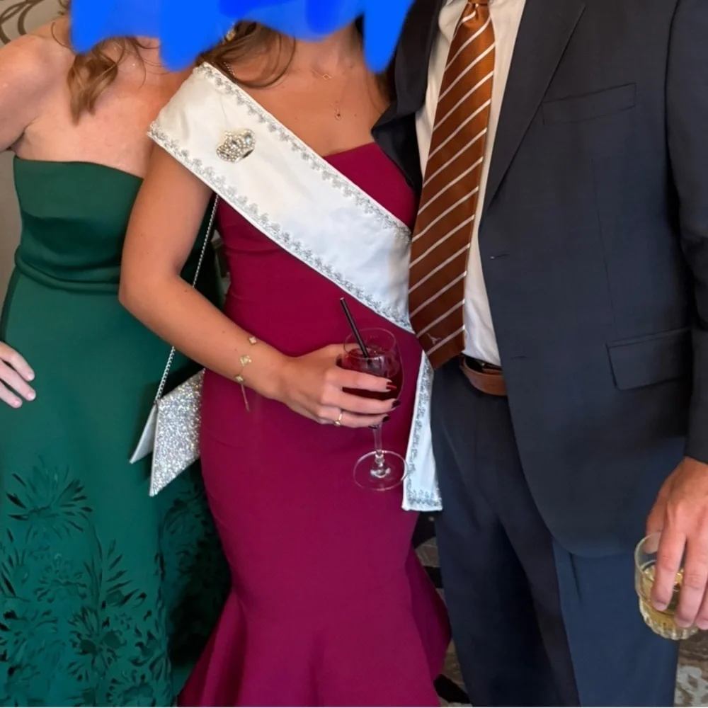 Cing à Sept Strapless Knee-Length Dress
Size: S/US 4 - Picture 10 of 10